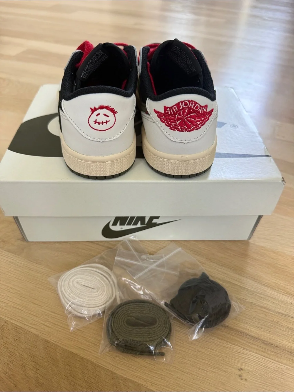 Nike Kids Low-Top Sneakers in Black, White, Olive & Red